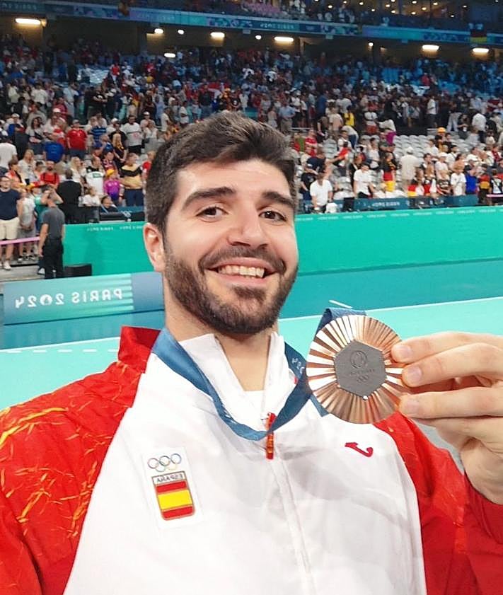 Imagen secundaria 2 - Garciandia dijo adiós a la pelota porque iba a medir dos metros