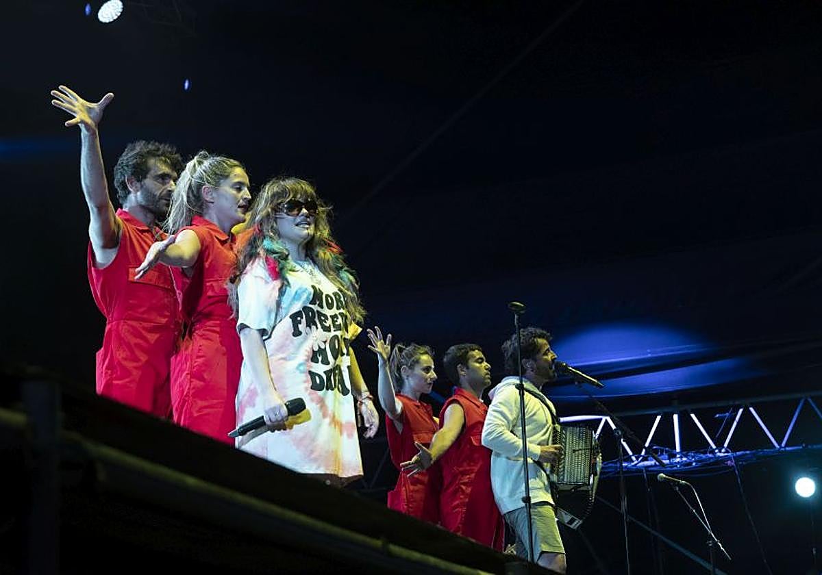 Esne Beltza hace de su despedida una fiesta