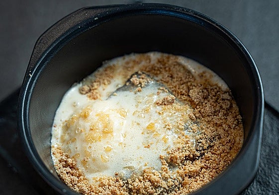 Receta del brownie con caramelo salado y petazetas de Alberto Gómez y Goretti Larrañaga