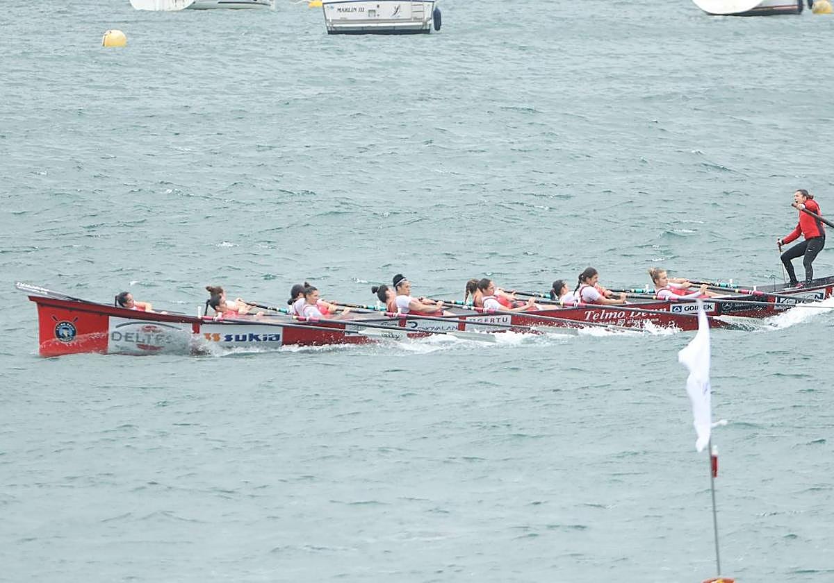 La trainera de Zumaia, en el Campeonato de Euskadi.