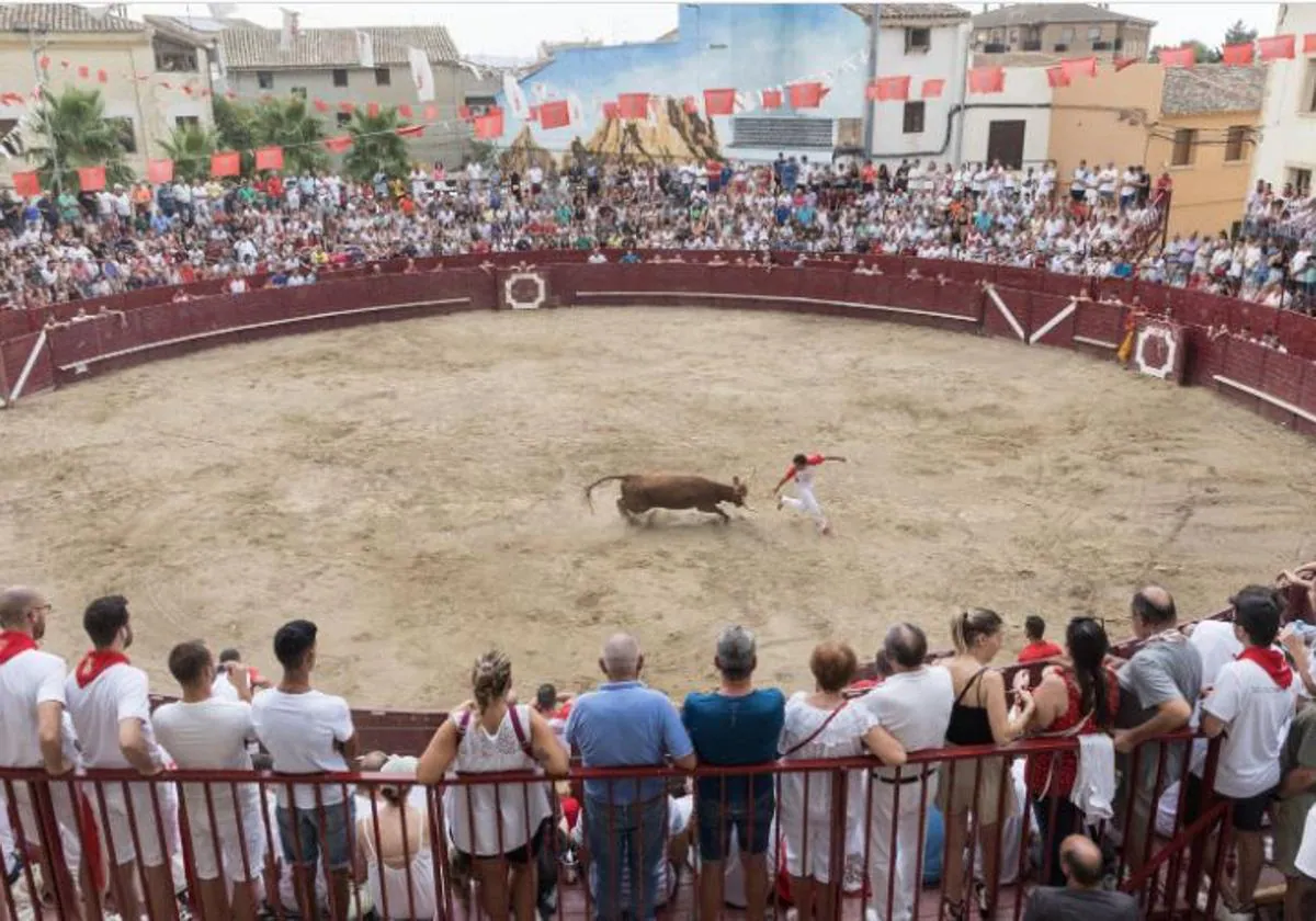 Imagen de archivo de la plaza de Arguedas, donde la víctima vio a un joven que llevaba el reloj que le habían robado.