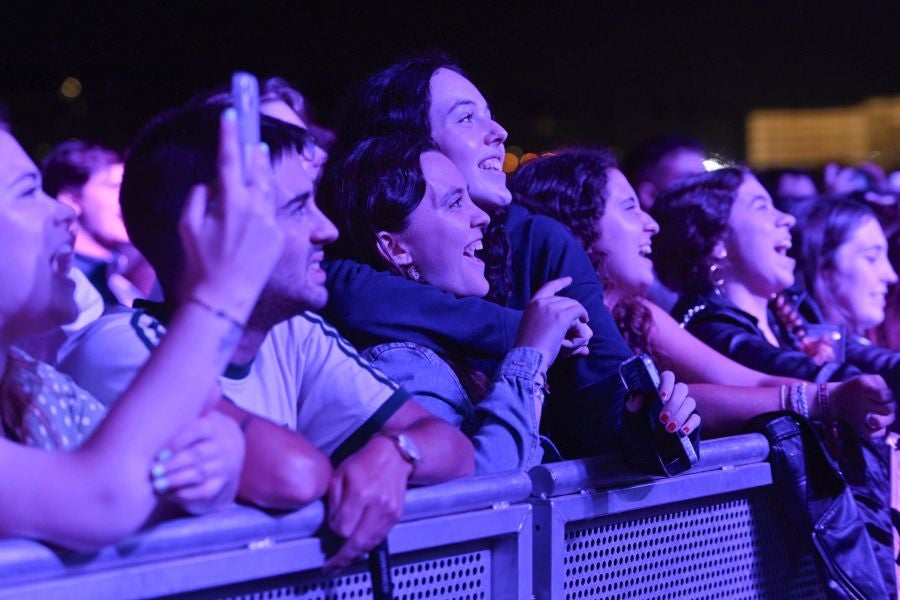 El público y la lluvia abrazan a Nil Moliner
