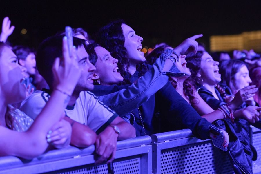 El público y la lluvia abrazan a Nil Moliner