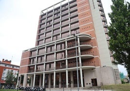 Edifició central de Hacienda, en el barrio donostiarra de Errotaburu.