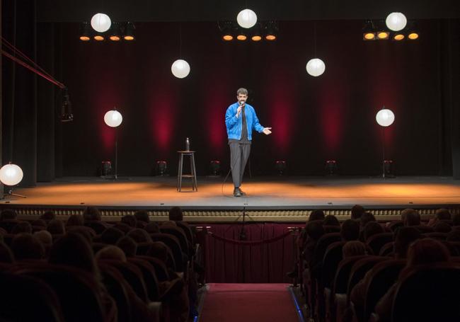 Antton Telleria en un momento de su primer show 'Nekatutak' en el Teatro Principal de Donostia.