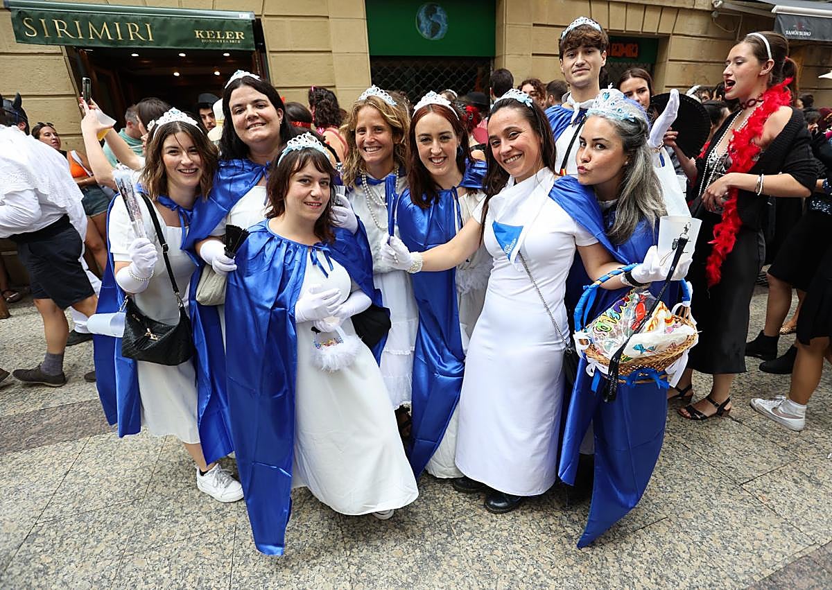 Imagen secundaria 1 - La fiesta corsaria baja el telón con ganas de más