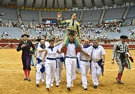Pablo Aguado salió a hombros del coso de Illunbe.