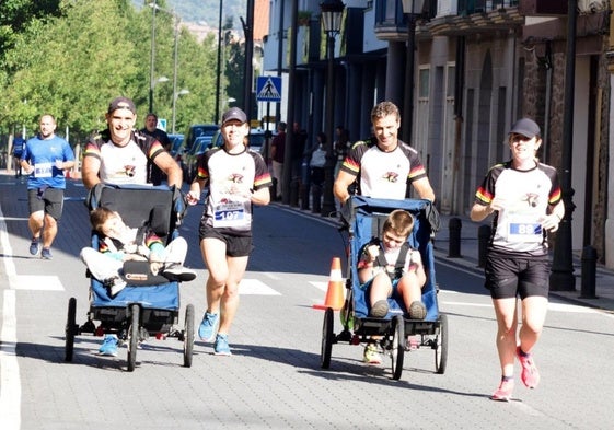 Algunos participantes en la carrera del año pasado.