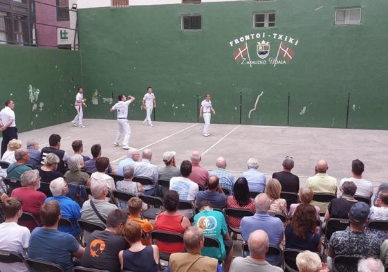 Zarautz acogió recientemente la celebración del Torneo Zaporra que se llevó, un año más, el andoaindarra Eskudero junto a Urruzola.