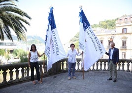 Presentación de las dos banderas de la Concha.