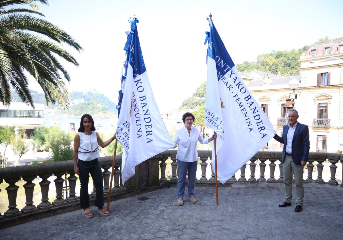 Presentación de las dos banderas de la Concha.