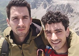 Mikel Etxezarraga y Markel Galdos, los jóvenes guipuzcoanos fallecidos en el Mont Blanc, en una imagen en la montaña