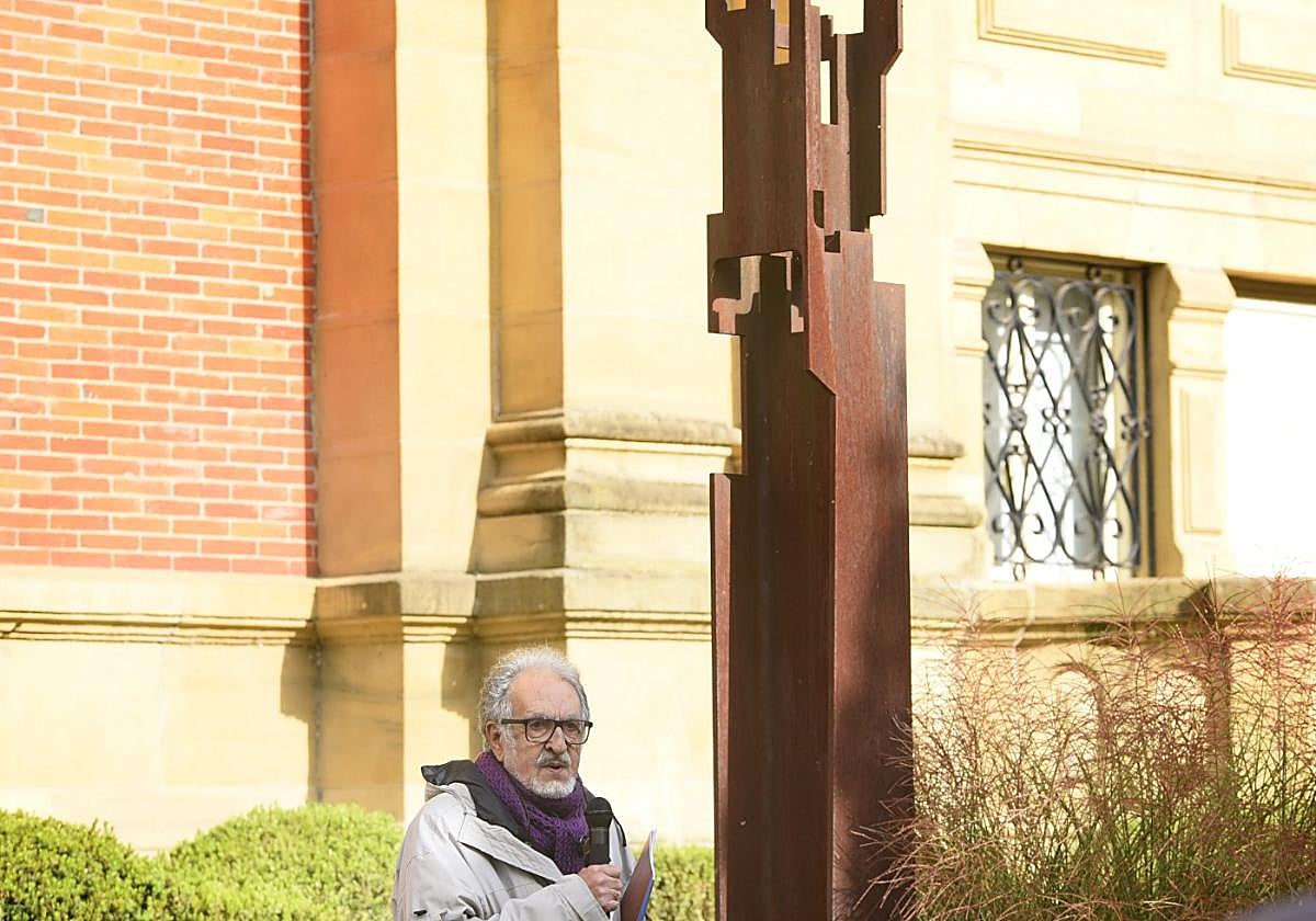 Ricardo Ugarte en 2017, durante un recorrido guiado por su obra.