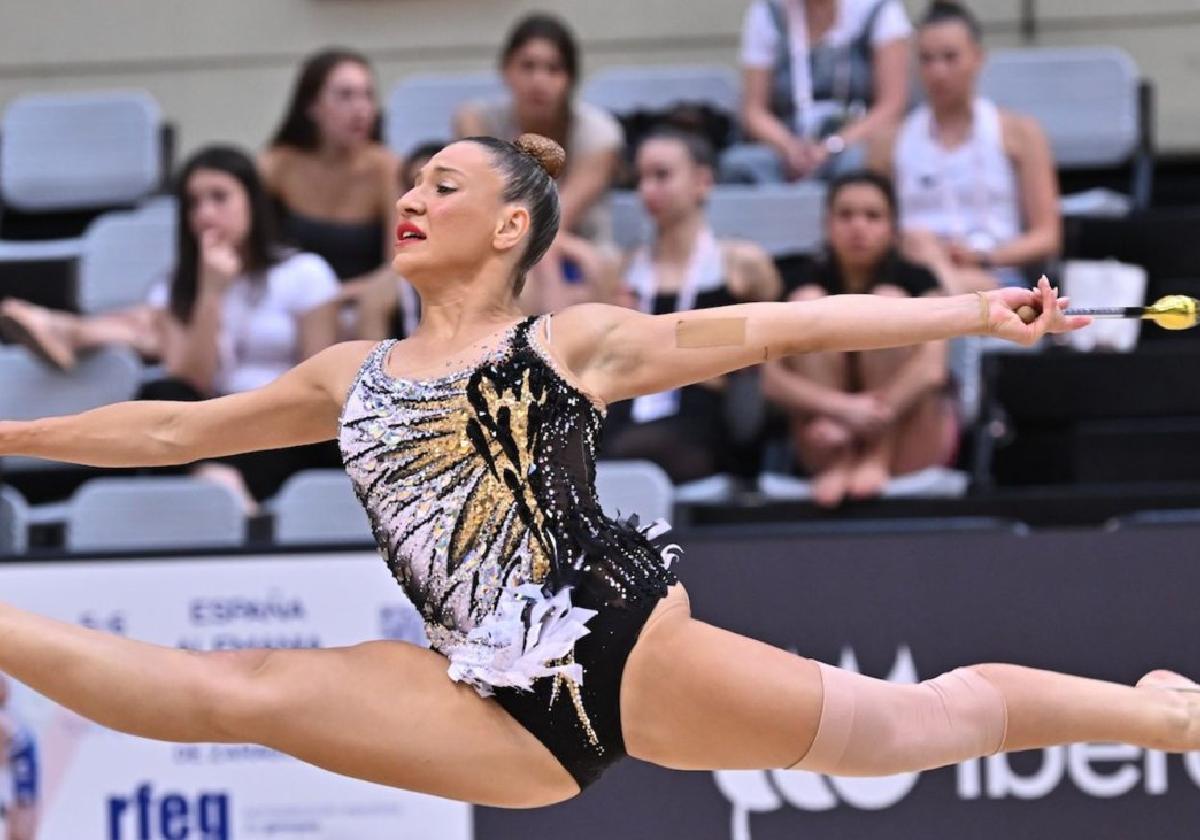 Nahia Arguiz Vita, compitiendo con mazas en el último Campeonato de España en Zaragoza