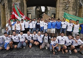 Celebración de Donostiarra en el muelle de San Sebastián.