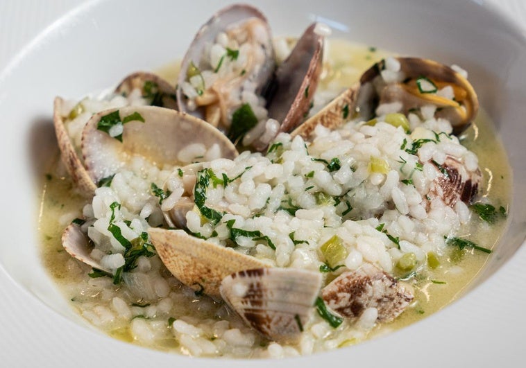 Receta del arroz con almejas en salsa verde del Restaurante Ubera