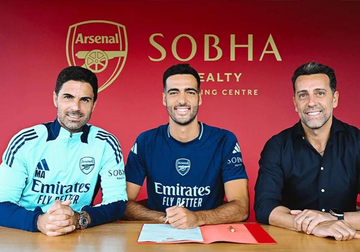 Mikel Arteta, Mikel Merino y Edu Gaspar, el director deportivo, en la firma del contrato del Arsenal.