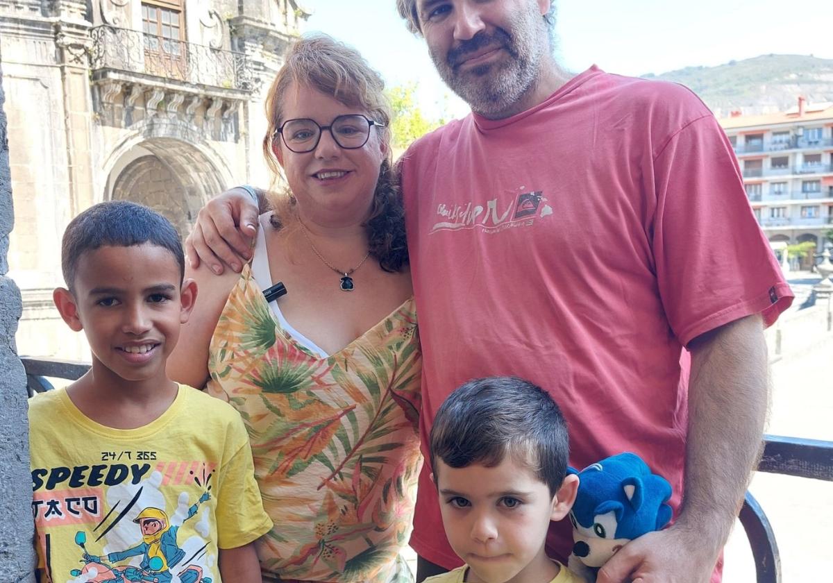 Familia de Andoain. Lansari junto a Yune, Cruz los tres últimos veranos.