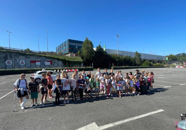 Foto de familia de los niños de Chernobil.