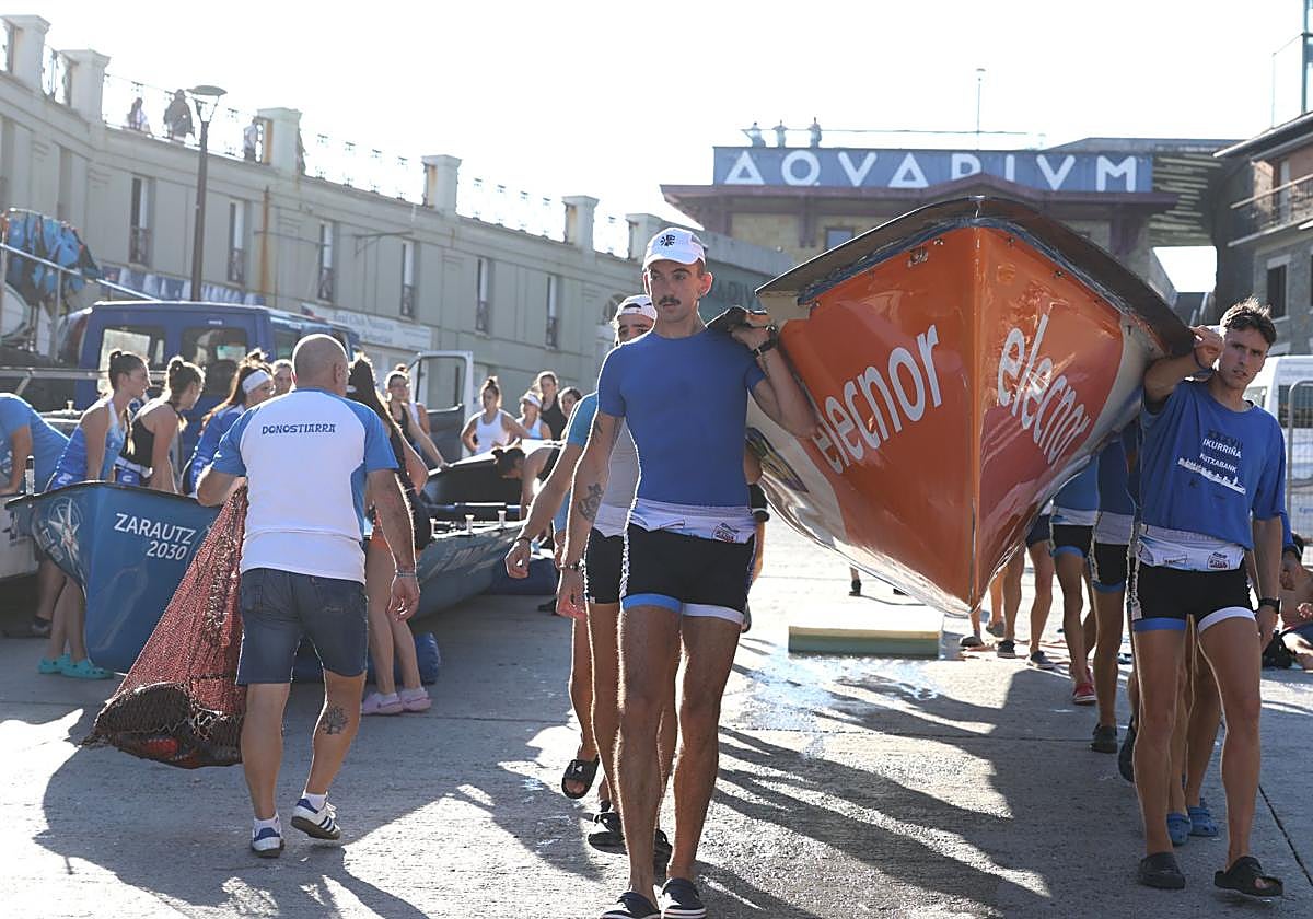Traineras entrenando para la clasificatoria de la Bandera de La Concha.