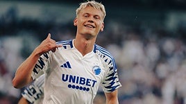 Orri Óskarsson celebra un gol con el Copenhague