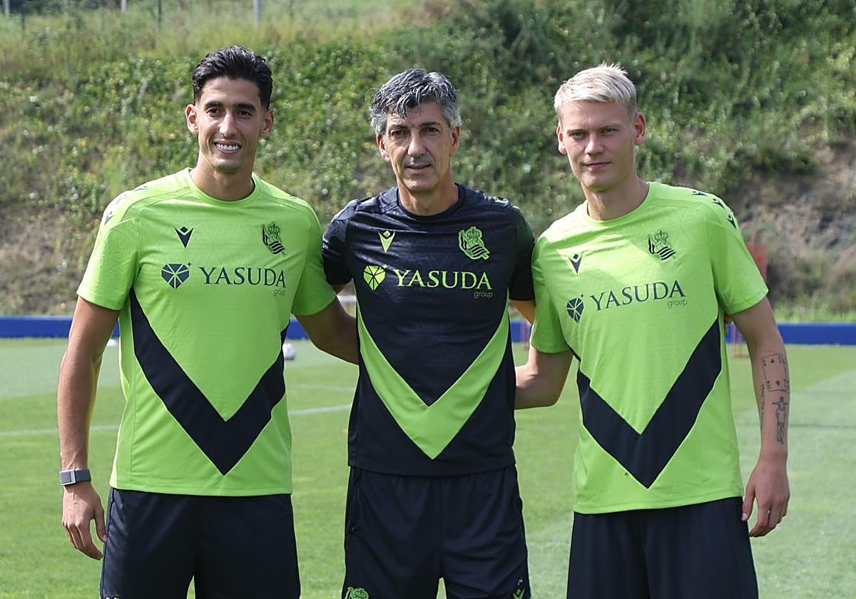 Nayef Aguerd y Orri Orkarsson, ya camino al entrenamiento.