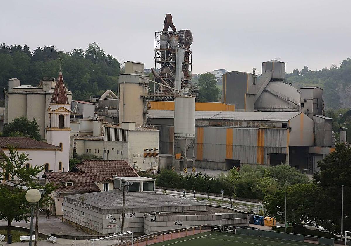 Imagen de la fábrica de Cementos Rezola de Añorga.