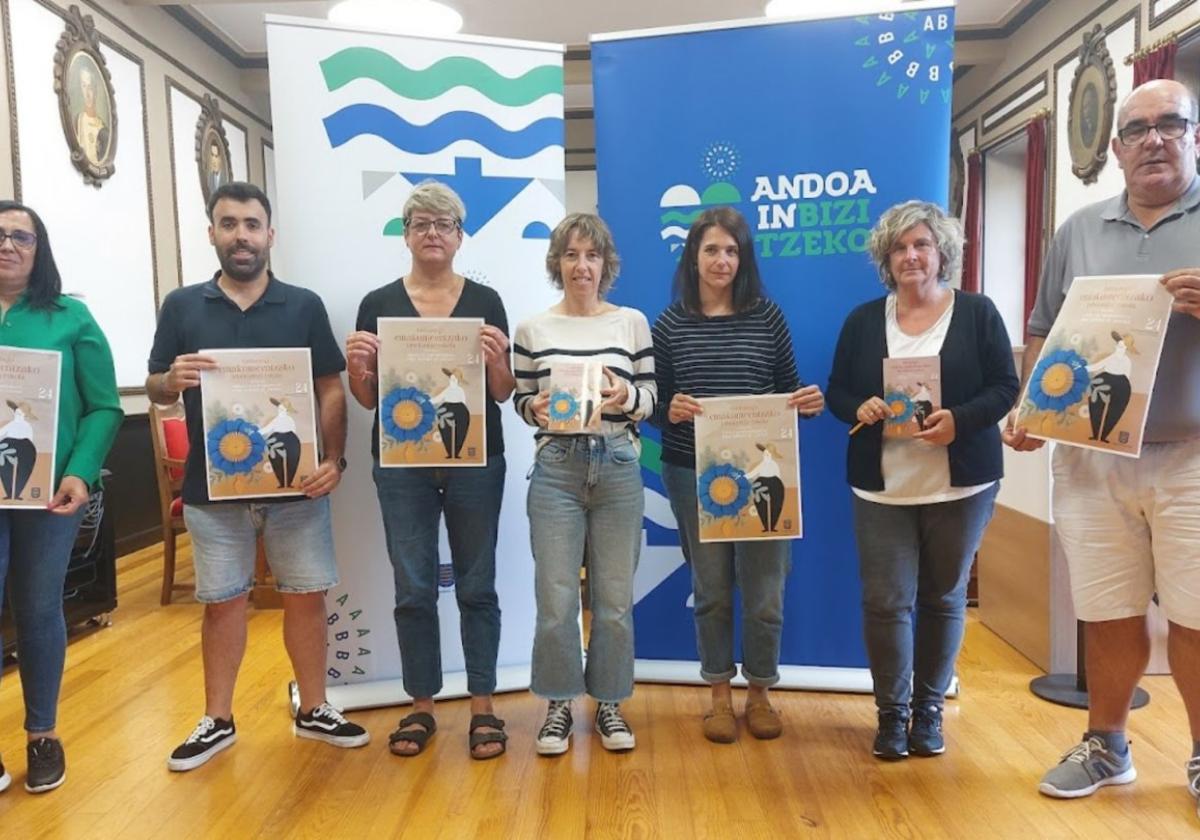 Participantes en la presentación de la nueva campaña dentro del acto que se llevó a cabo este martes en el Ayuntamiento.