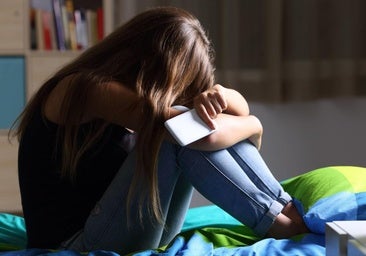 La Fiscalía vasca alerta de la falta de control de los padres sobre el uso del móvil de sus hijos