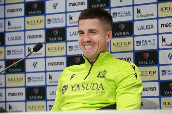 Igor Zubeldia, sonriente en la sala de prensa de Zubieta