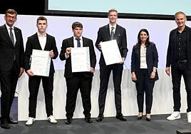 Oihan Iriarte, segundo por la izquierda.