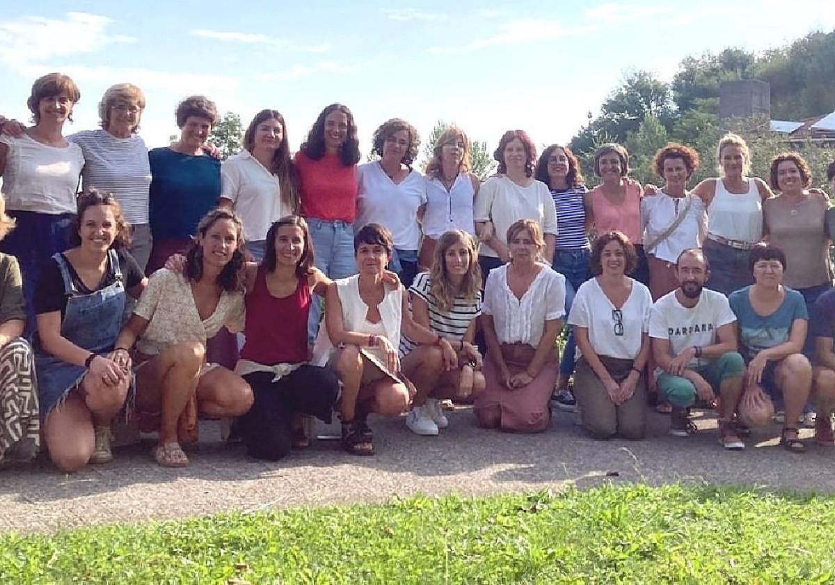 Iturzaeta Herri Eskolako lan taldea lanean dabil astelehenean dena prest izateko.