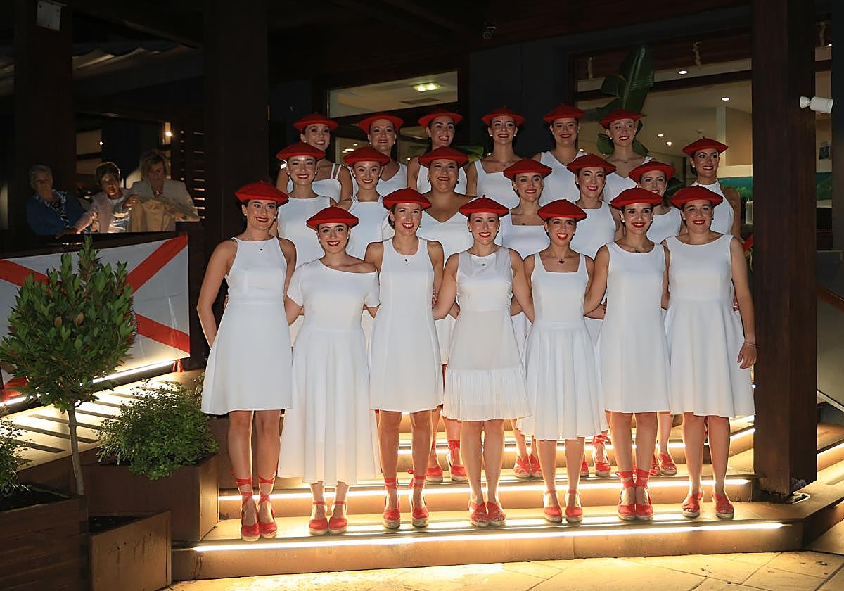 «Estamos todas con muchas ganas de que llegue el día del alarde»