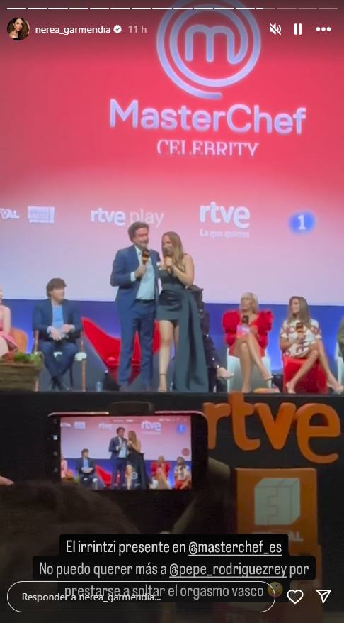 Momento en el que Nerea Garmendi se lanza a entonar un irrintzi con Pepe Rodríguez, jurado de Masterchef Celebrity.