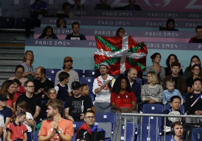 Famliares y amigos de Ander Cepas no se quisieron perder el partido del donostiarra.