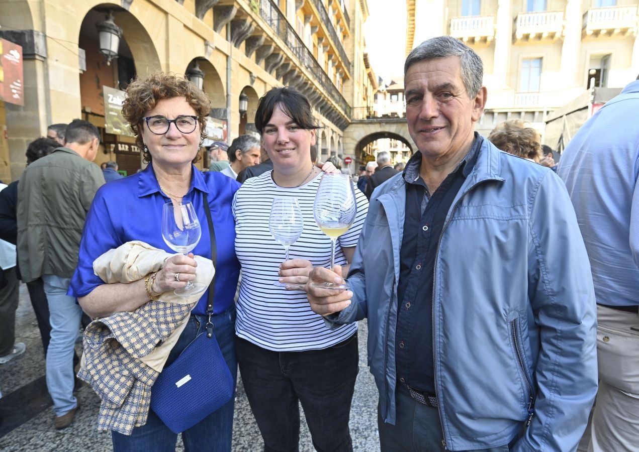 Gran ambiente en el Sagardo Eguna de Donostia
