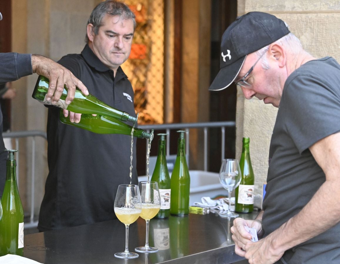 Gran ambiente en el Sagardo Eguna de Donostia