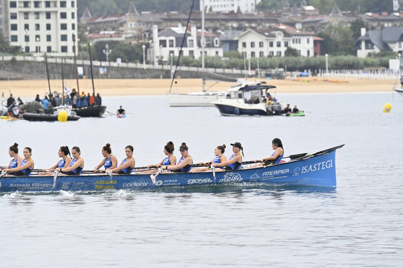 Arraun Lagunak logra su tercera Bandera de La Concha