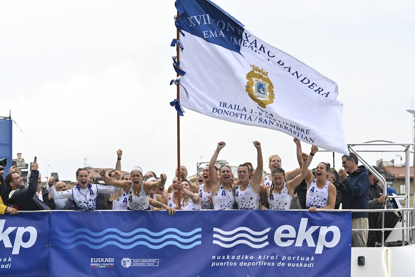 Arraun Lagunak logra su tercera Bandera de La Concha