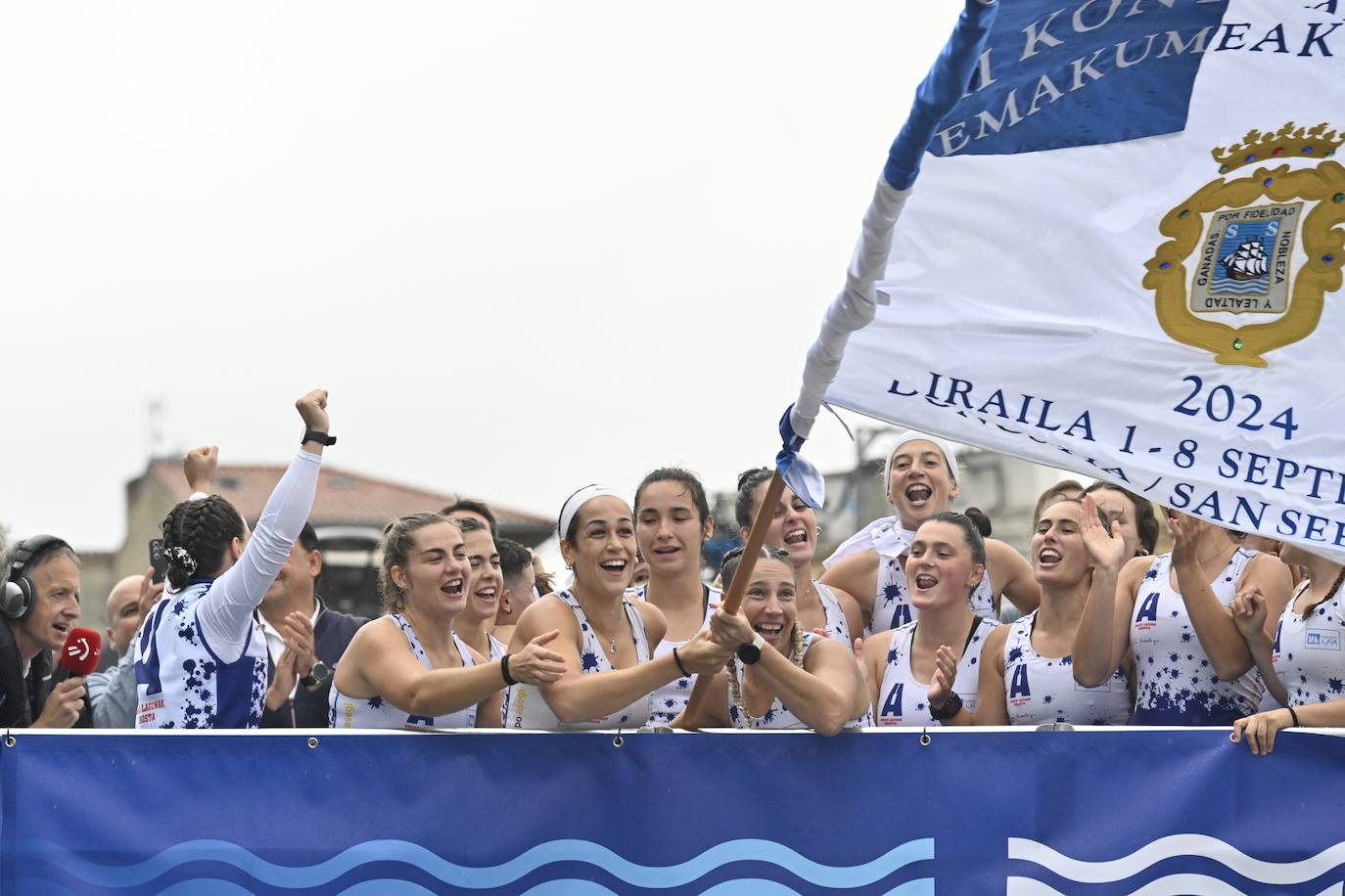 Arraun Lagunak logra su tercera Bandera de La Concha