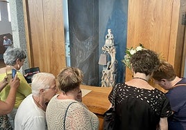 Sus 36 centímetros de alto han facilitado que réplicas de la virgen del espino estén por todo el mundo.