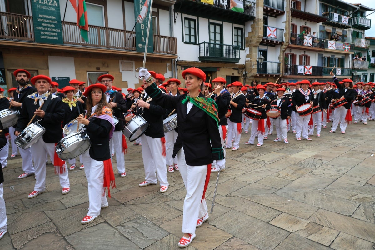 El desfile de la compañía Jaizkibel, en imágenes