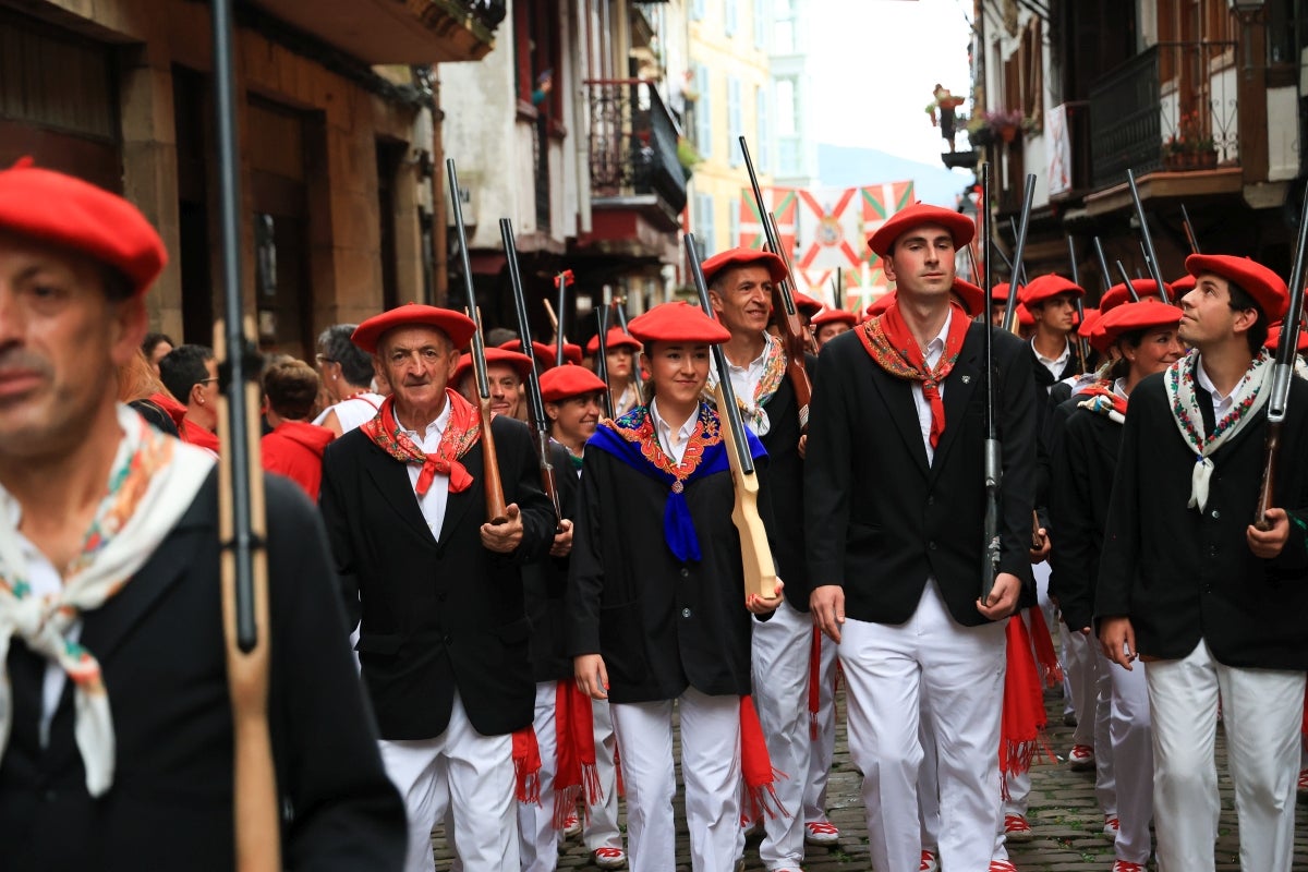 El desfile de la compañía Jaizkibel, en imágenes