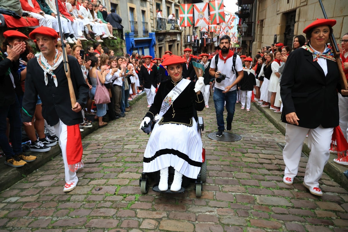 El desfile de la compañía Jaizkibel, en imágenes