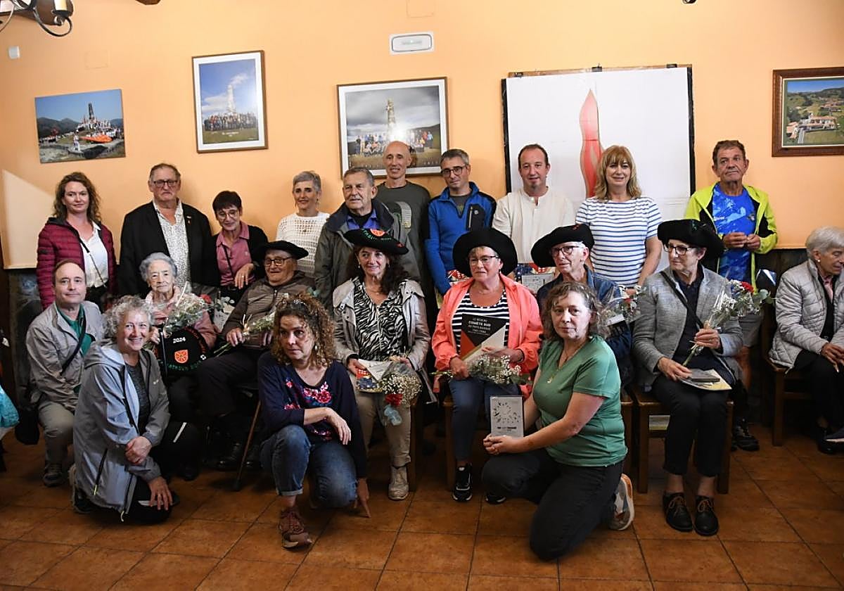 Homenajeados, familiares, miembros de la Red Comète y autoridades.