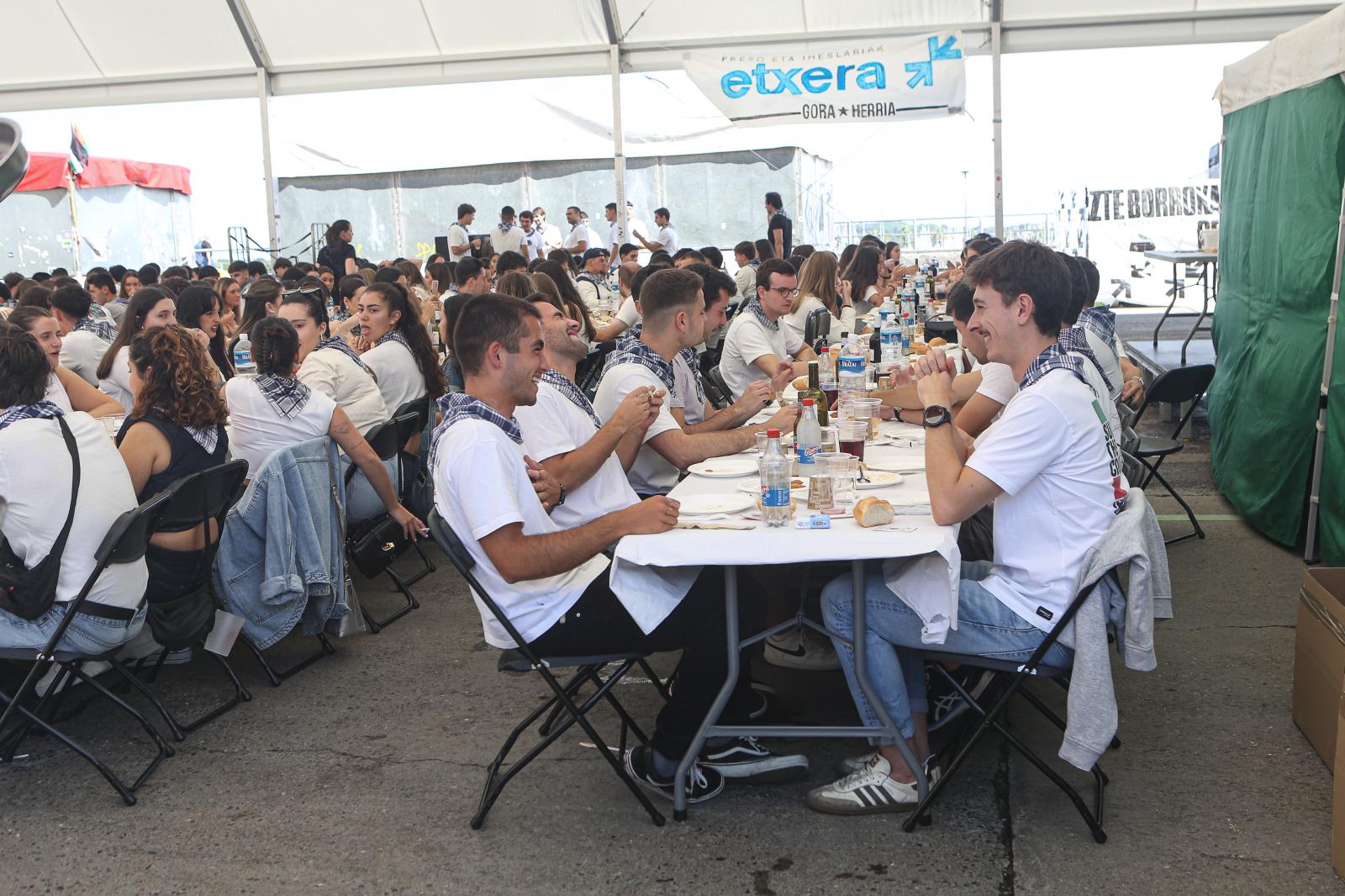 Buen ambiente en la comida de las cuadrillas y la de los jubilados