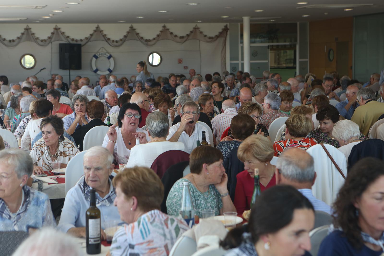 Buen ambiente en la comida de las cuadrillas y la de los jubilados