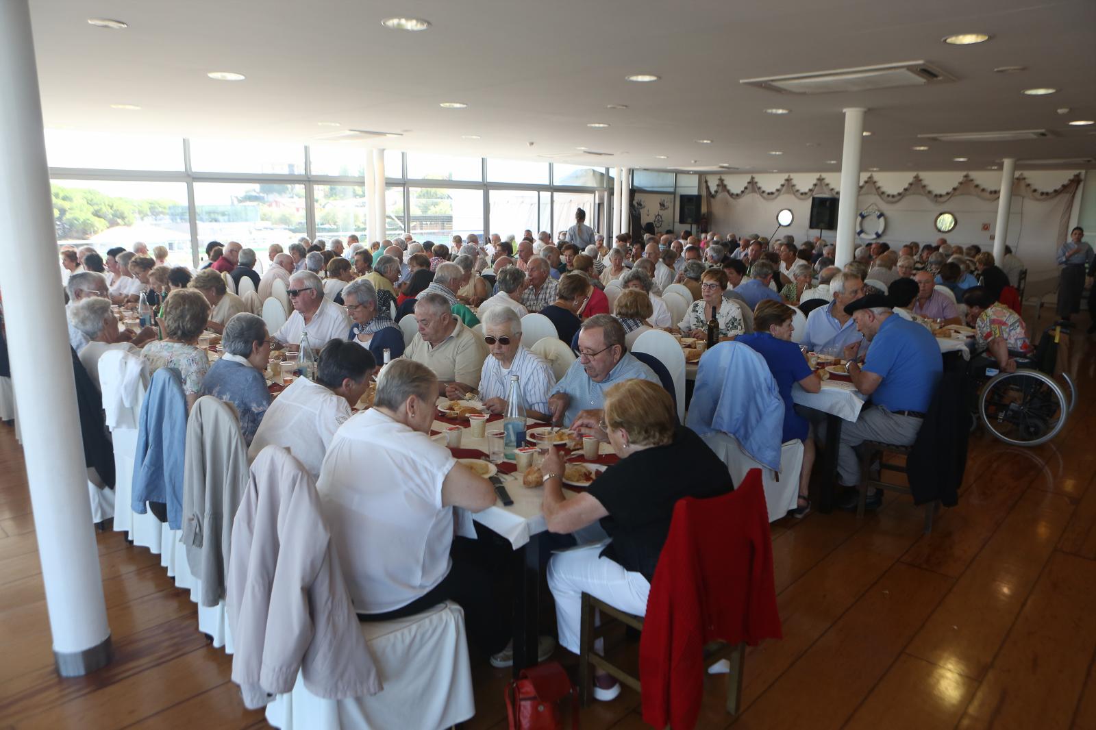 Buen ambiente en la comida de las cuadrillas y la de los jubilados