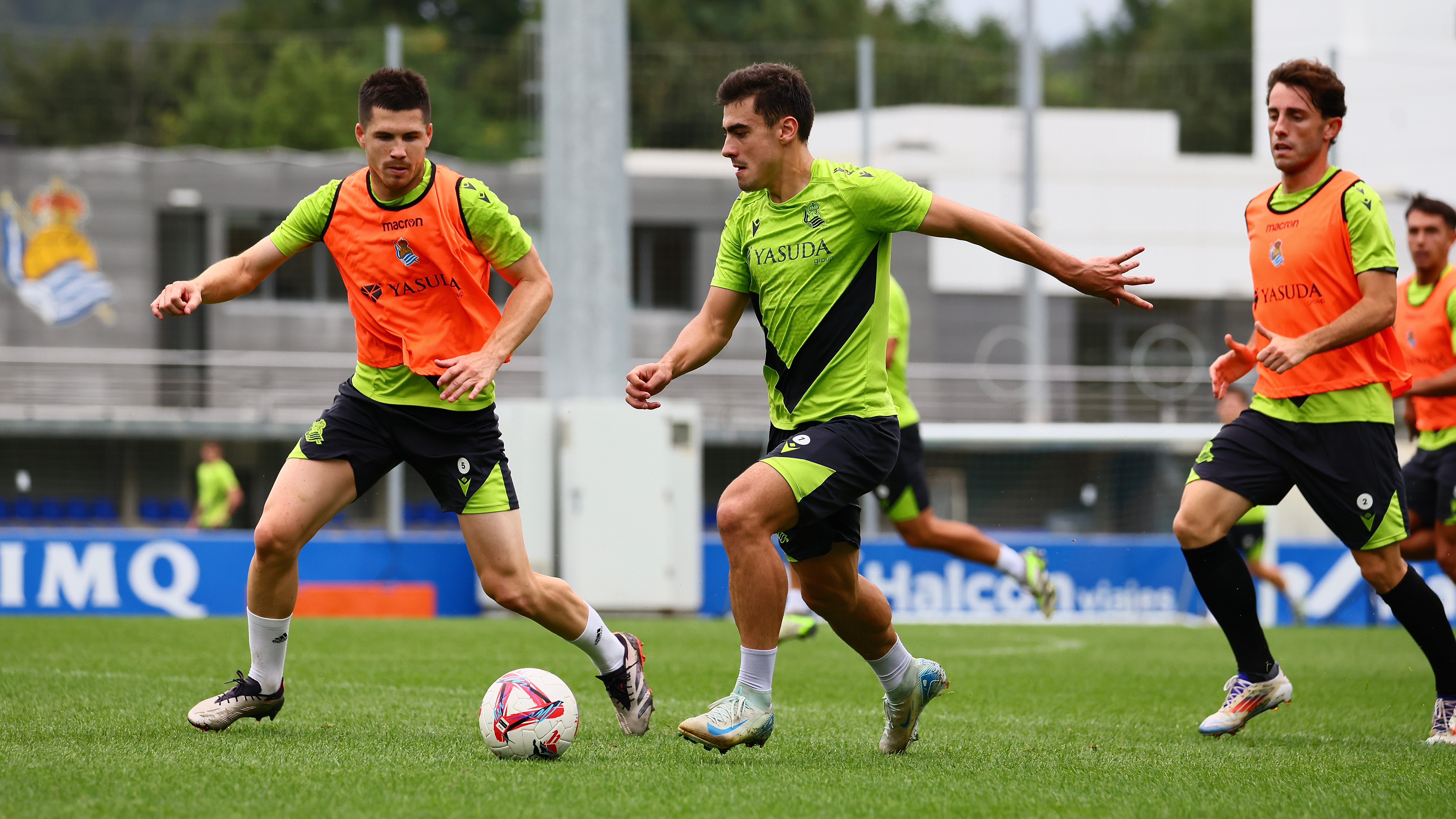 Oskarsson, Aguerd y Barrene enriquecen el entrenamiento