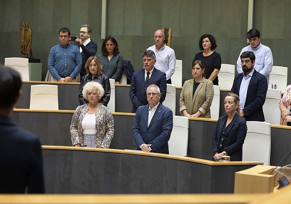 Los junteros guipuzcoanos, puestos en pie, han recordado a Jokin Perona, exdiputado de Hacienda fallecido en agosto en un accidente